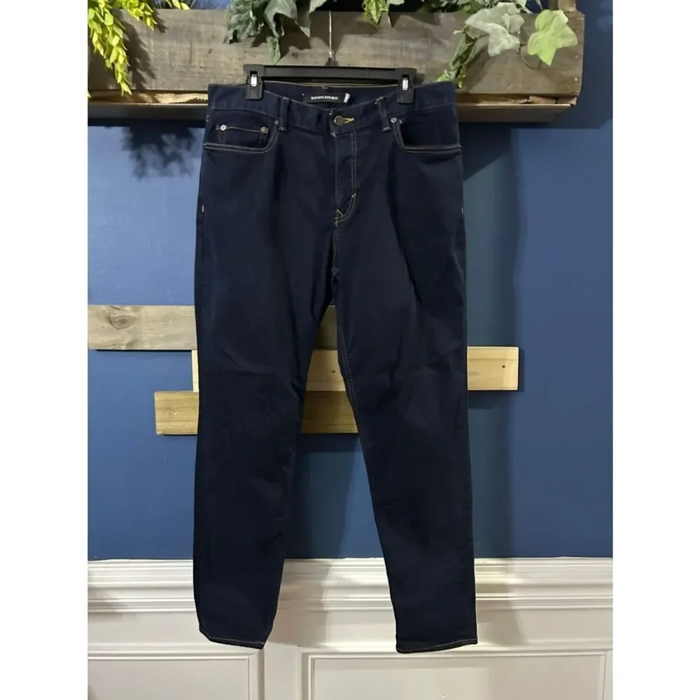 Banana Republic Dark Navy Slim Straight Jeans Tapered. Size 33 Men’s